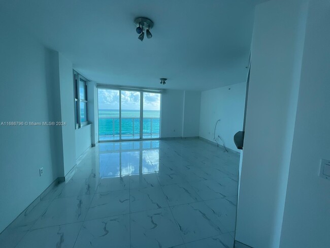 Foto del edificio - 9201 Collins Ave