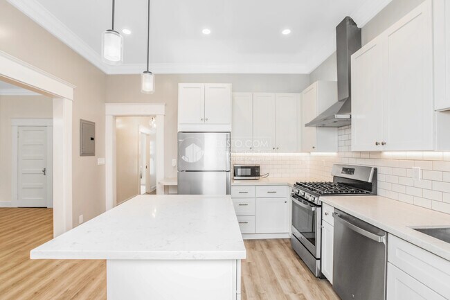 Building Photo - 784 Clementina St