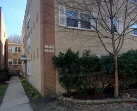 Building Photo - 1643 W Sherwin Ave