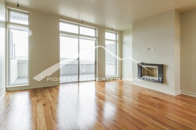 Building Photo - Updated Downtown Denver Penthouse Condo wi...