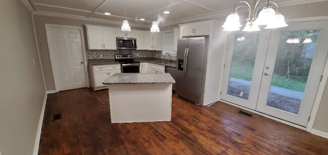 Building Photo - 210 Dogwood Cir