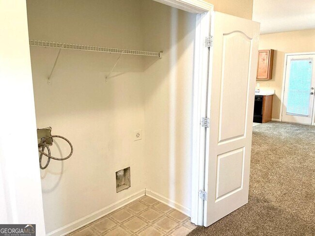 Foto del edificio - 6938 Rogers Point