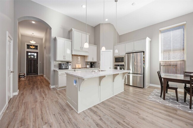 Building Photo - 12610 Woodbourne Forest Dr