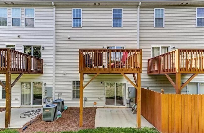 Building Photo - 28 Ackland Dr