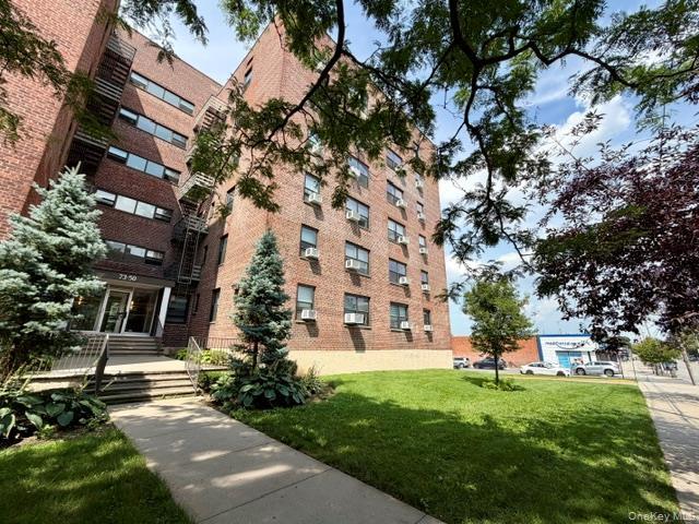 Foto del edificio - 73-50 Bell Blvd