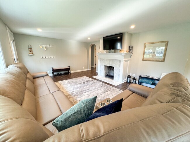 Building Photo - 66 Nehantic Dr