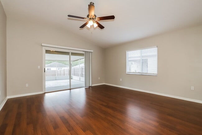 Building Photo - 3125 Summer House Dr