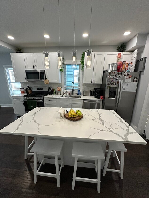 Foto principal - 3450 N Lawndale Ave
