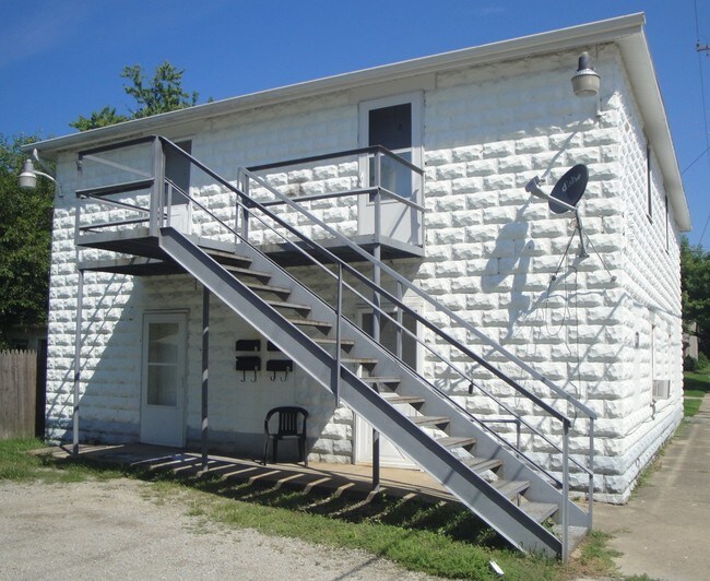 Building Photo - 420 Hiddeson Ave