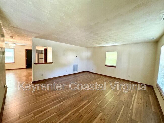 Building Photo - 907 Quash Street