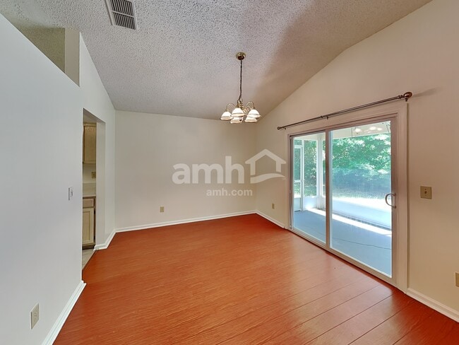 Foto del edificio - 7804 Spring Branch Dr S