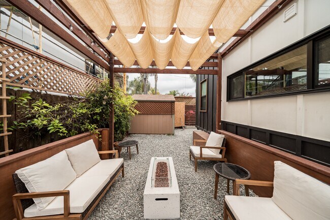 Foto del edificio - 3330 Nile St