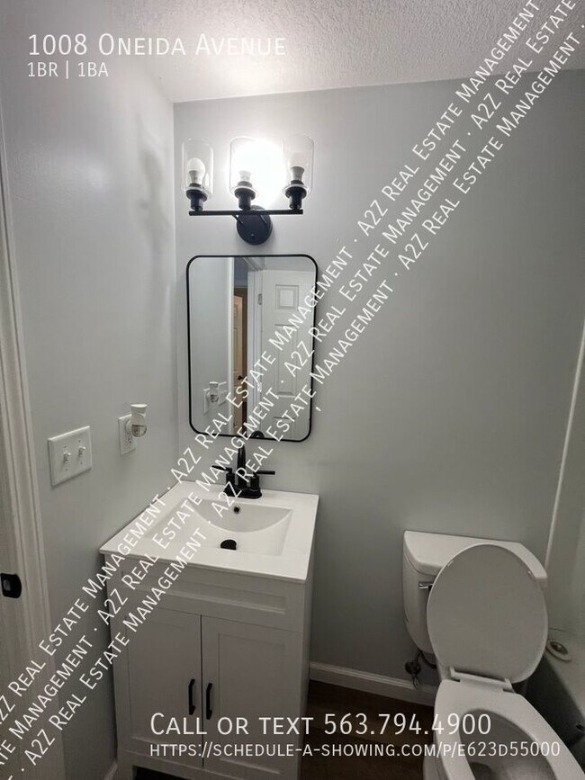 Building Photo - Modern 1 Bedroom in East Davenport- MOVE I...