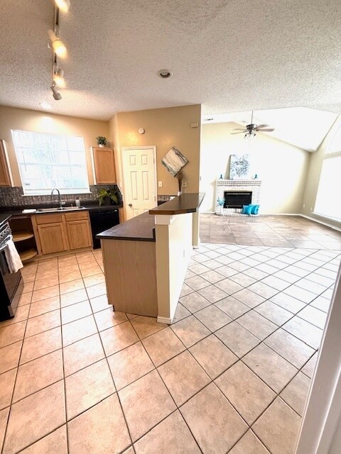 Building Photo - 2713 Clearwater Dr