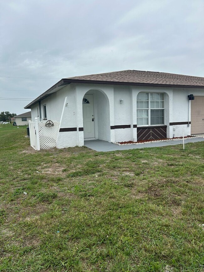 Foto del edificio - Welcome Home! Spacious 3-Bedroom, 2-Bathro...