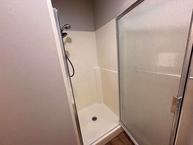 Foto del edificio - COZY 1- BEDROOM APARTMENT IN PRIME GLENDOR...