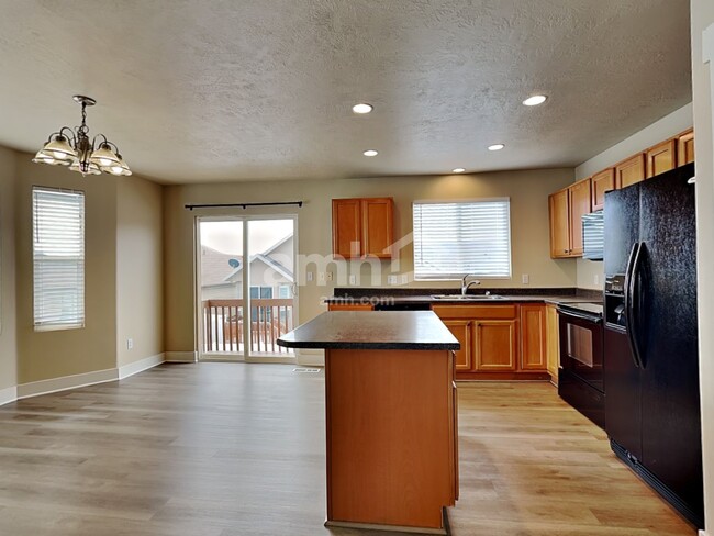 Building Photo - 5003 W Diamondback Dr