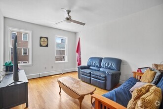 Building Photo - 140 D St