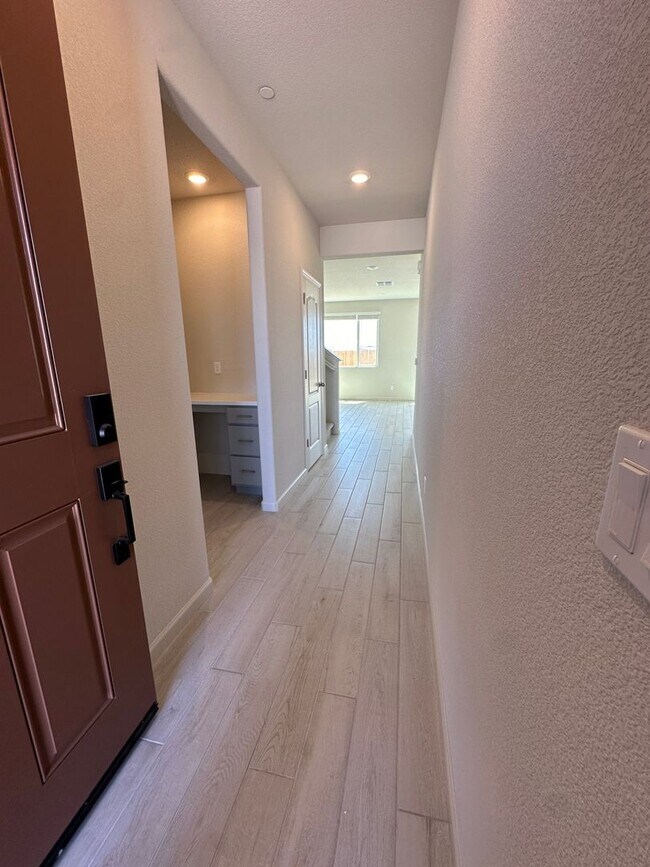 Building Photo - Welcome to Hawthorn at Arbor Bend Neighbor...