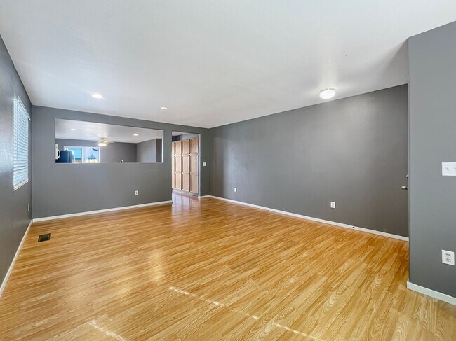 Building Photo - BIG VALUE small price