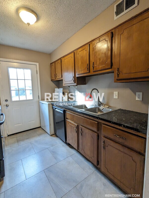 Foto del edificio - 7023 Amberly Way Dr