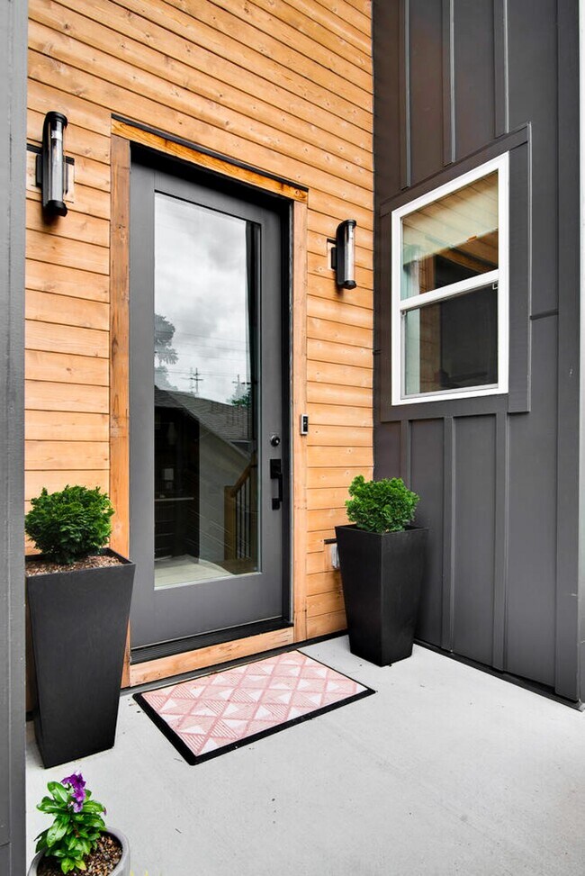 Foto del edificio - 1512 Shelton Ave