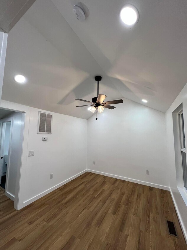 Foto principal - 848 Spencer Hale Rd