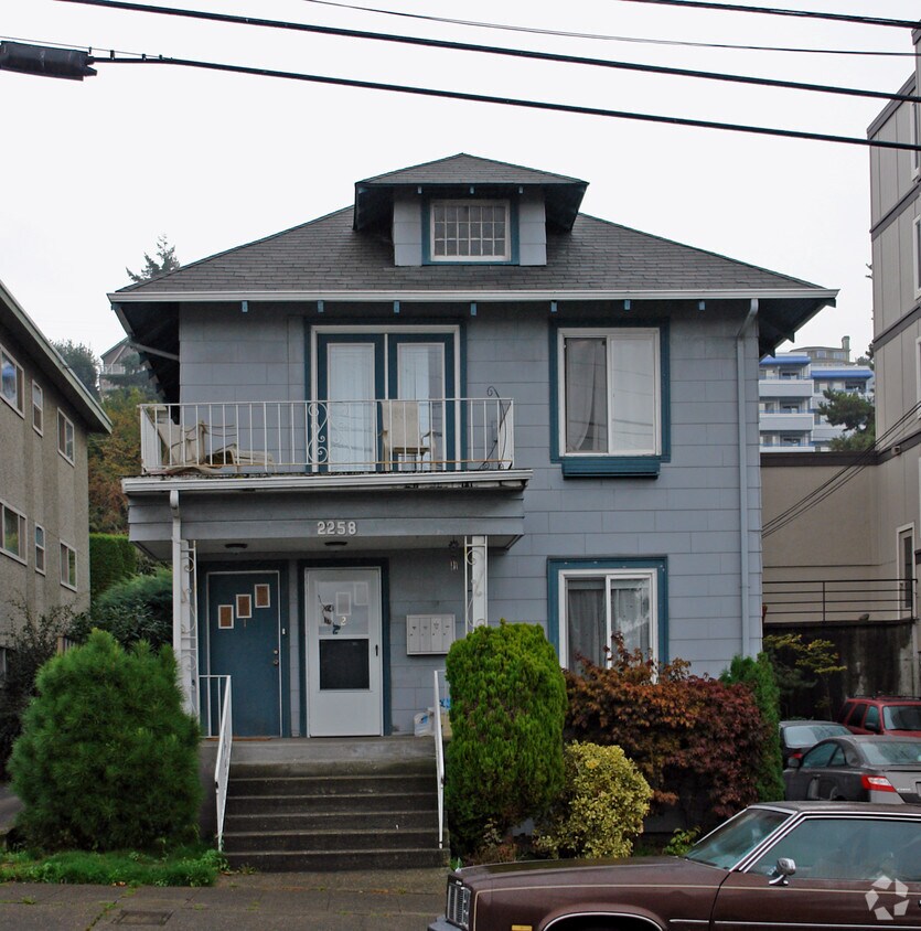 Building Photo - 2258 14th Ave W