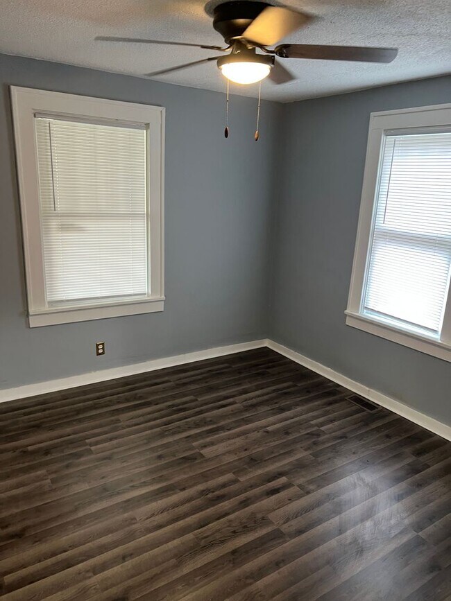 Foto del edificio - 2528 S Lowell Ave