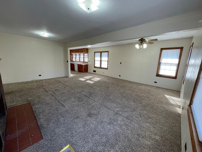 Building Photo - 1001 S Riggen St