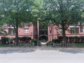 Building Photo - 725 Magnolia Ave