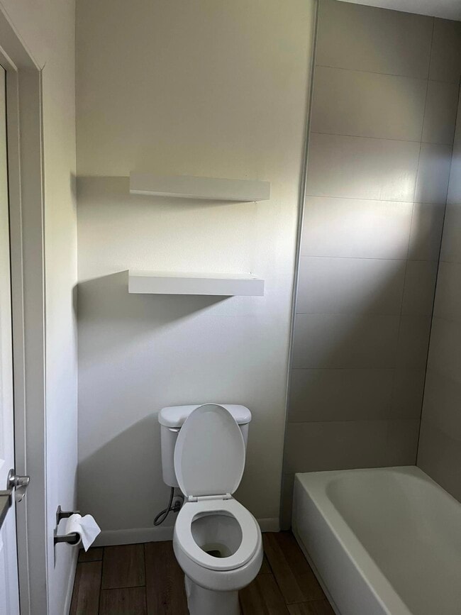 Building Photo - Kings Landing Apartments