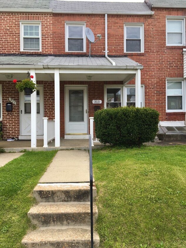 Foto principal - Charming 3 Bedroom/2 Bath Townhome in Balt...