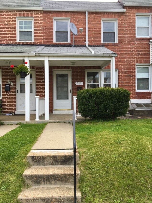 Primary Photo - Charming 3 Bedroom/2 Bath Townhome in Balt...