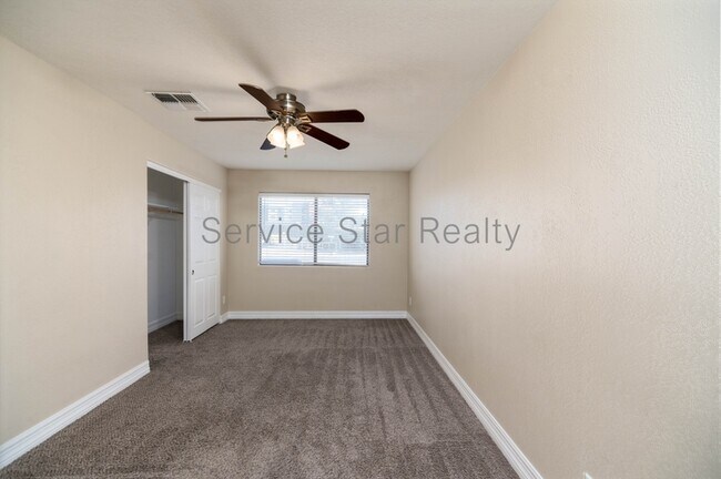 Building Photo - 1706 E Almeria Rd