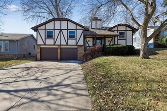 Building Photo - 2919 Leawood Dr