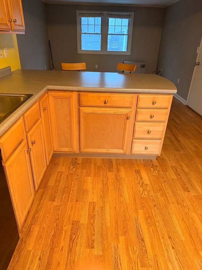 Building Photo - Downtown Kittery, walking distance to the Portsmouth Naval Shipyard!