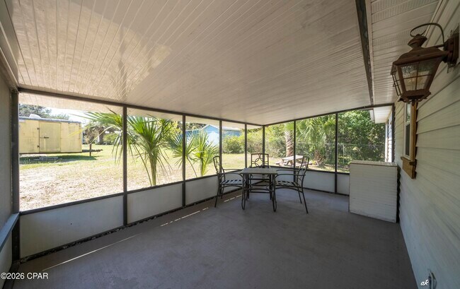 Foto del edificio - 1617 Drummond Ave