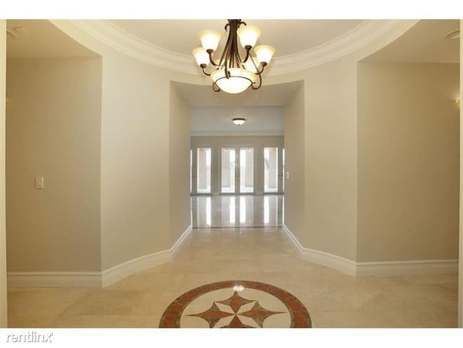 Building Photo - 600 Coral Way