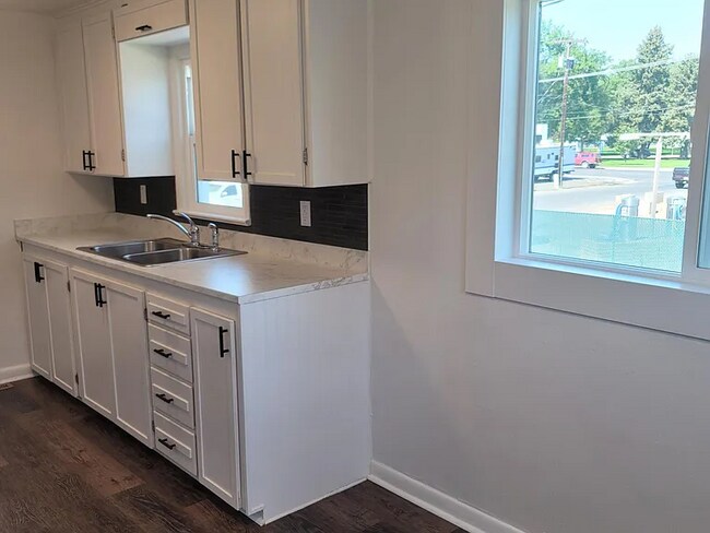 Building Photo - 19 Florine Ln
