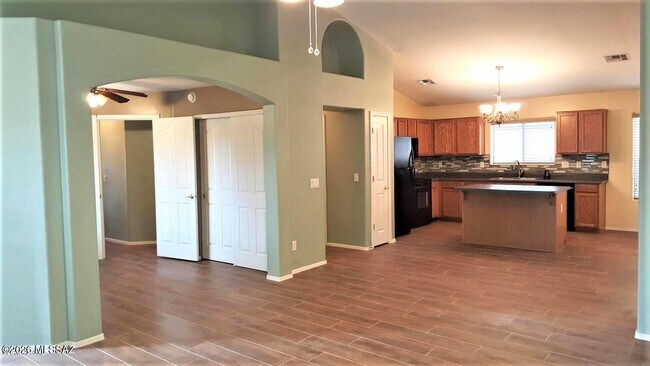 Foto del edificio - 10835 S Piety Hill Dr