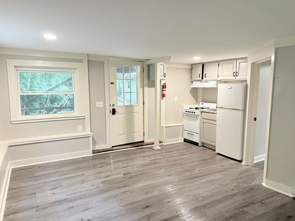 Building Photo - Pet-friendly! | Utilities included!