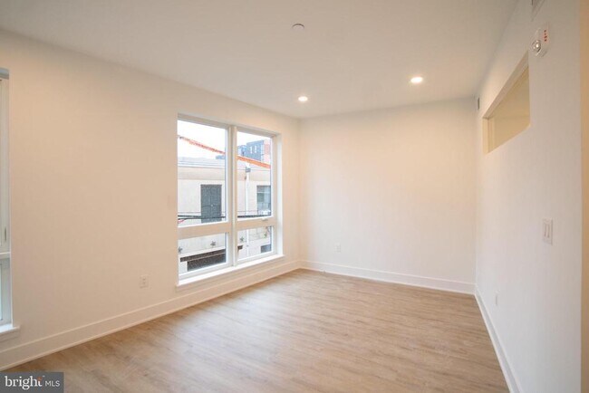 Foto del edificio - 1325 N Lee St