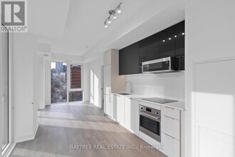 Building Photo - 308 Jarvis St