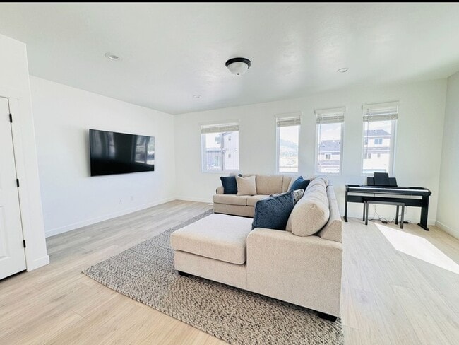 Building Photo - 864 W 900 S