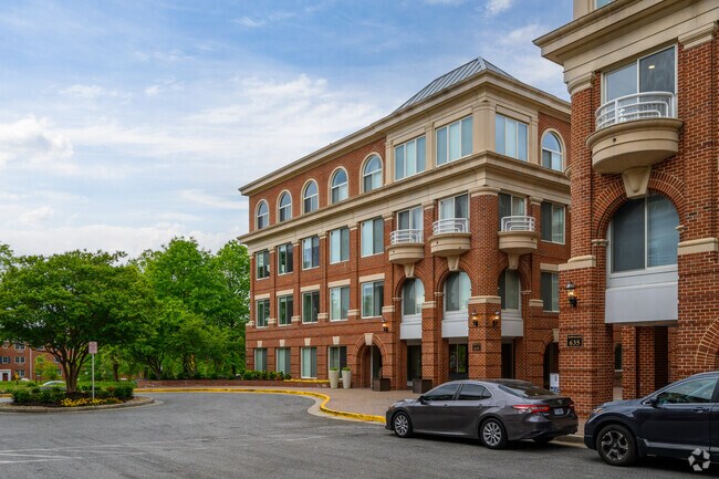 Building Photo - Towngate North