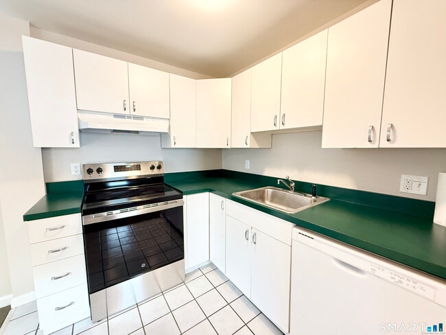 Building Photo - 139 Bradley St