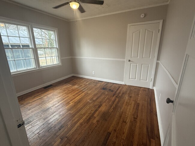 Foto del edificio - 605 Shannon Cir NE