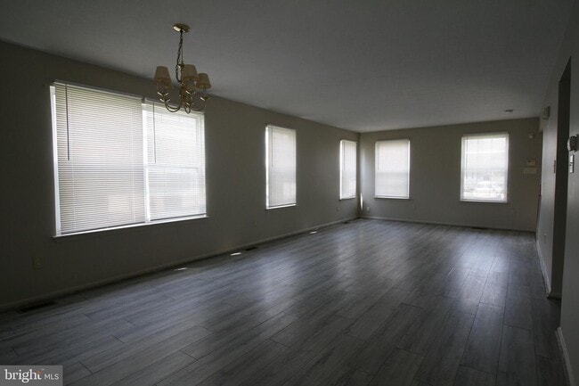 Building Photo - 72 Bentwood Dr
