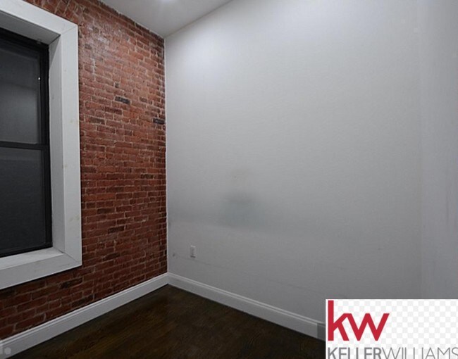 Building Photo - 206 W 88th St